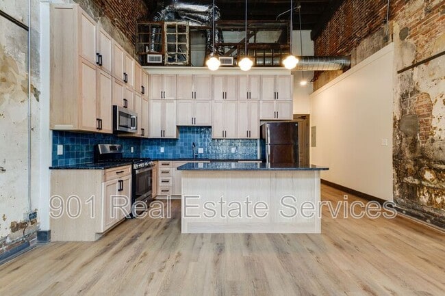 Building Photo - 124 Monroe Ave