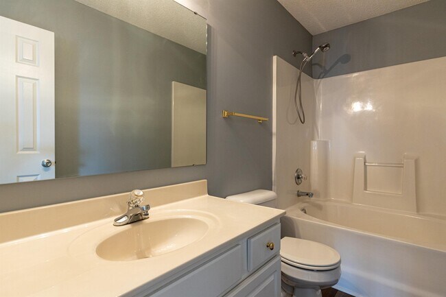 Building Photo - 204 Landmark Dr