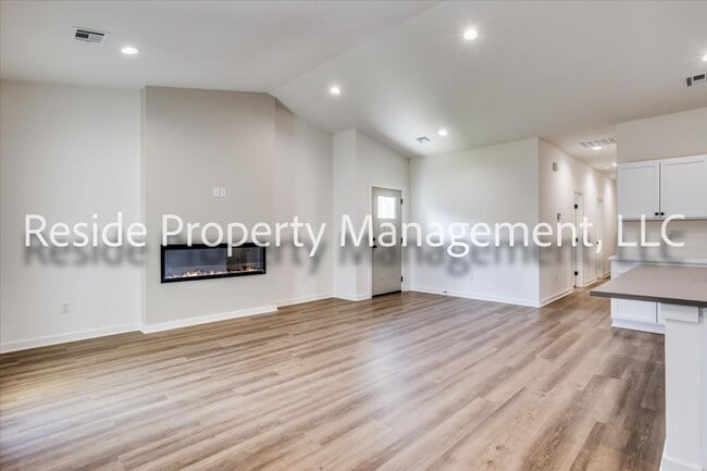 Building Photo - Pineway Aria Plan