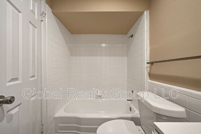 Building Photo - 103 Brettonwood Dr