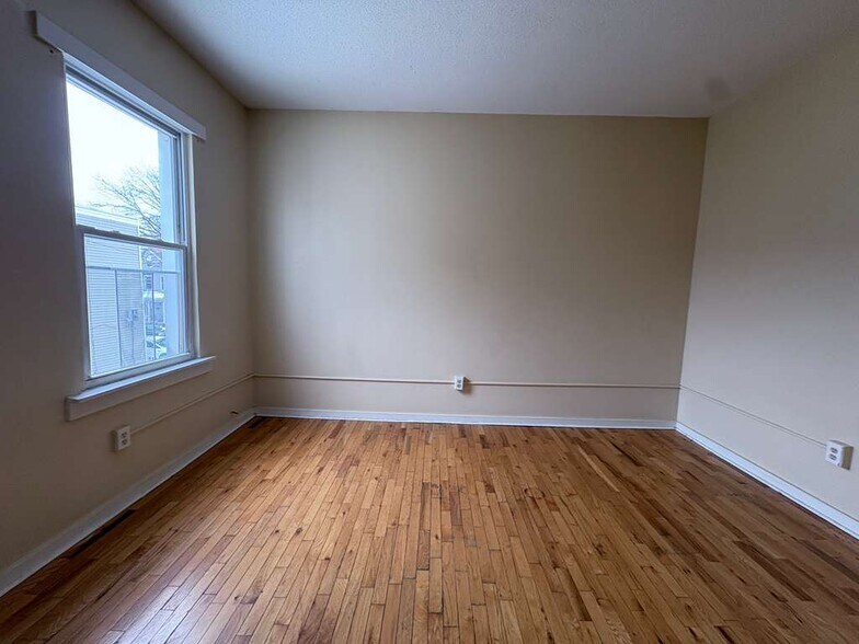 Building Photo - 33 Dickerman St