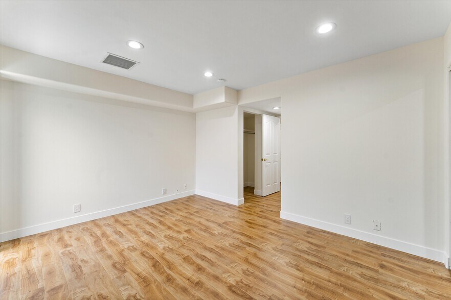 Building Photo - 1338 Yale St
