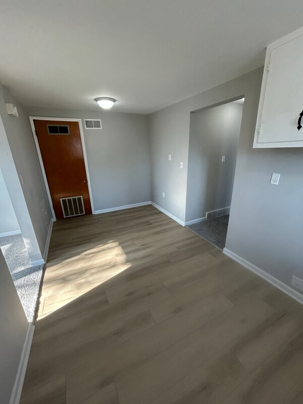 Building Photo - 160 Roberta Ave