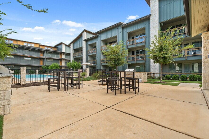 Building Photo - 4704 Sunset Trl