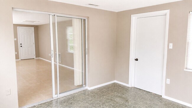 Building Photo - 4080 Redwing Dr