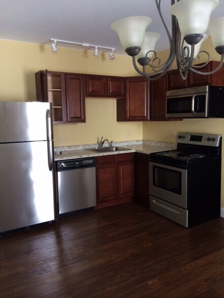 Building Photo - 710 W 3rd St