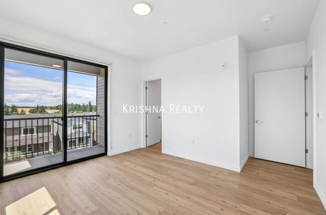 Building Photo - 7650 NW 170th Ave