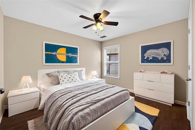 Building Photo - 2430 Fair Oaks Way