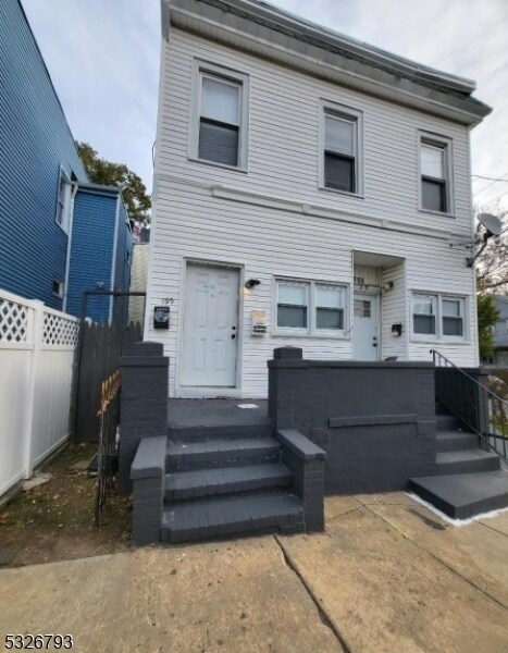 Building Photo - 195 Reynolds St