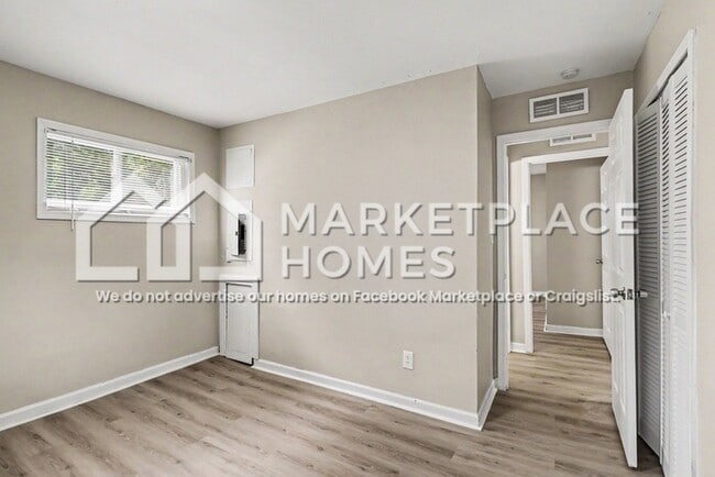 Building Photo - 26437 Lehigh St