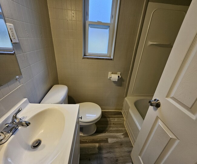 Building Photo - 855 Hamil Rd