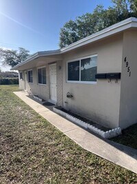 Building Photo - 4951 SW 28th Terrace