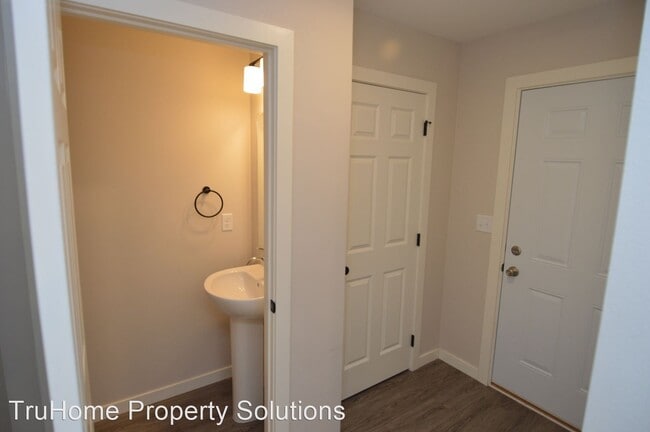 Building Photo - 3 br, 3.5 bath House - 1079 Thames Court