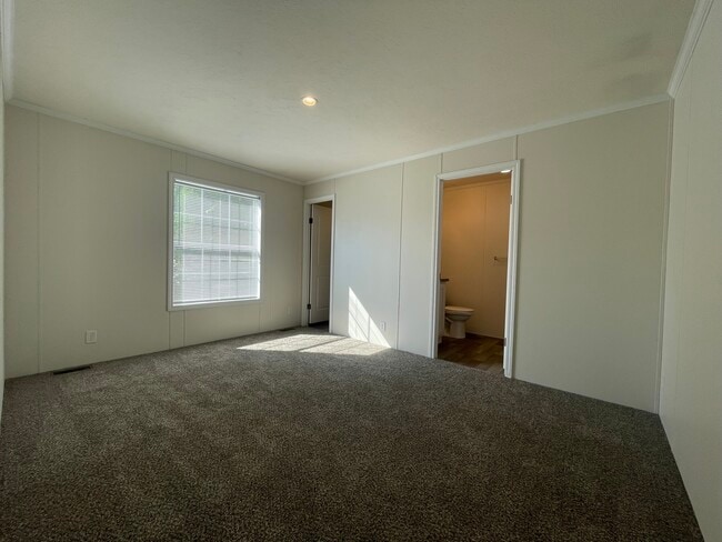 Building Photo - 16242 Frontenac Ave