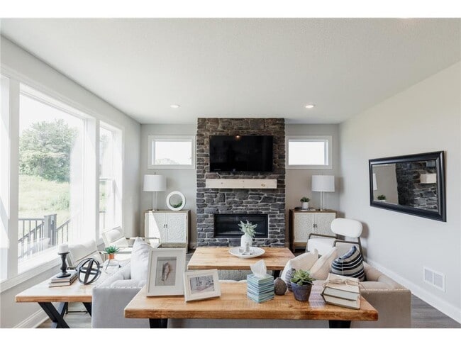 Building Photo - 1811 Fallbrooke Dr