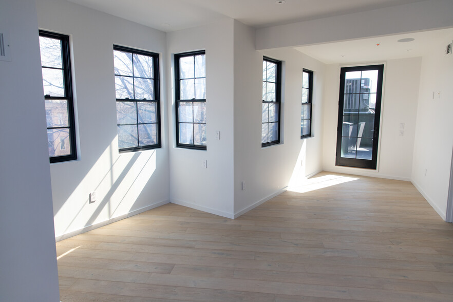 Building Photo - 1451 Maryland Ave NE