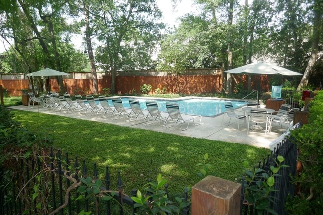Primary Photo - Adorable 1 bedroom, 1 bath Town-Home!!