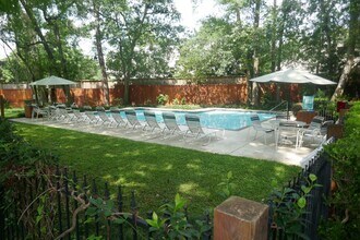 Building Photo - Adorable 1 bedroom, 1 bath Town-Home!!