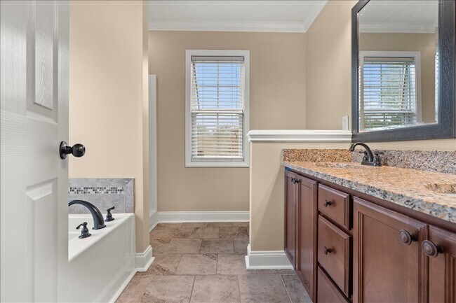 Building Photo - 3011 Thornberry Dr