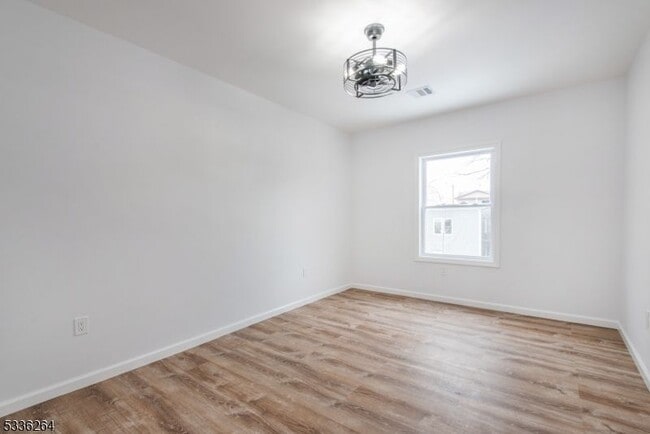 Building Photo - 823 S 17th St