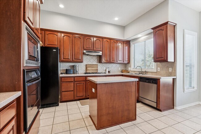 Building Photo - 1802 Stacy Falls