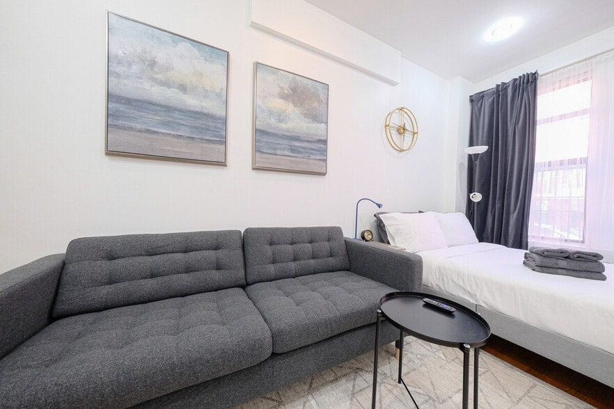 Building Photo - 310 E 103rd St