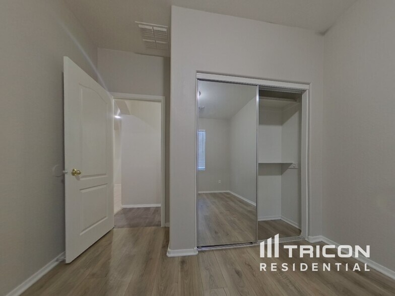 Building Photo - 7919 S 73rd Dr