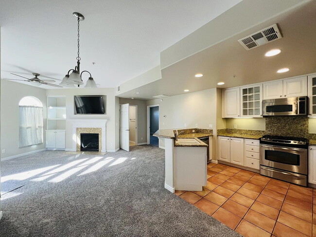 Building Photo - "Experience Elevated Living: Spacious 2-Bed, 3-Bath Oasis in La Quinta's Heart!"