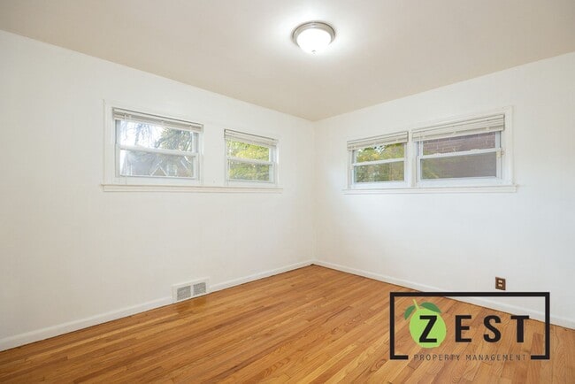 Building Photo - 2 BED 1 BATH SINGLE FAMILY HOME OPEN HOUSE...