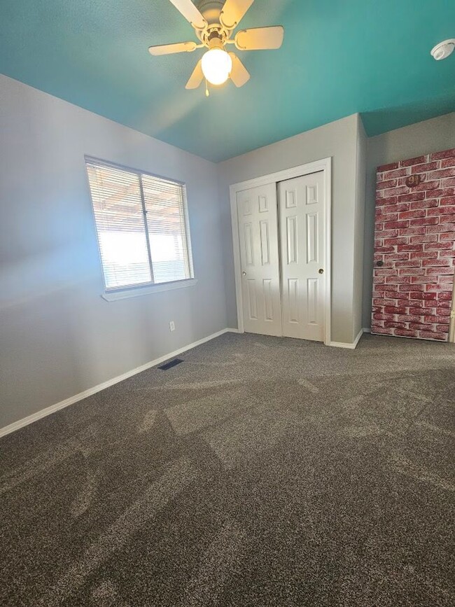 Building Photo - Cute 3 bed, 2 bath home in Nampa - Close t...