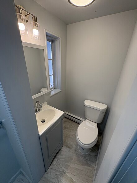 Building Photo - 25 E 4th St