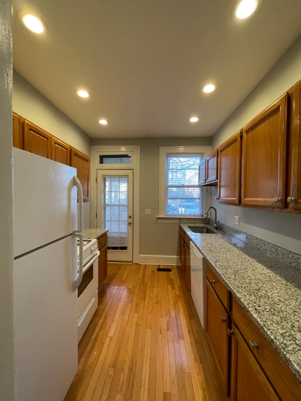 Building Photo - 80 W Greenwood Ave