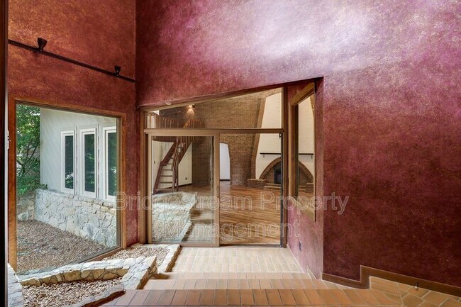 Building Photo - 1382 Hickoryview Ct