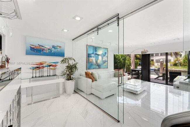 Building Photo - 3560 W Fairview St