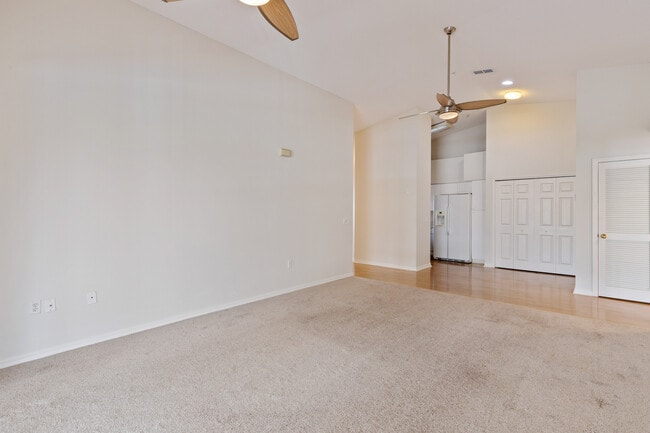 Building Photo - 4240 Central Sarasota Pky