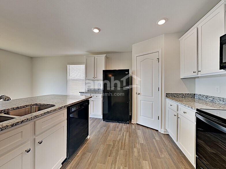 Building Photo - 3026 Wingadee Dr