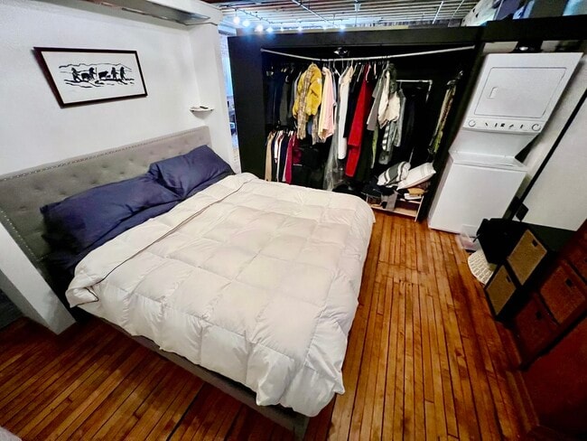 Building Photo - 711 S Dearborn St