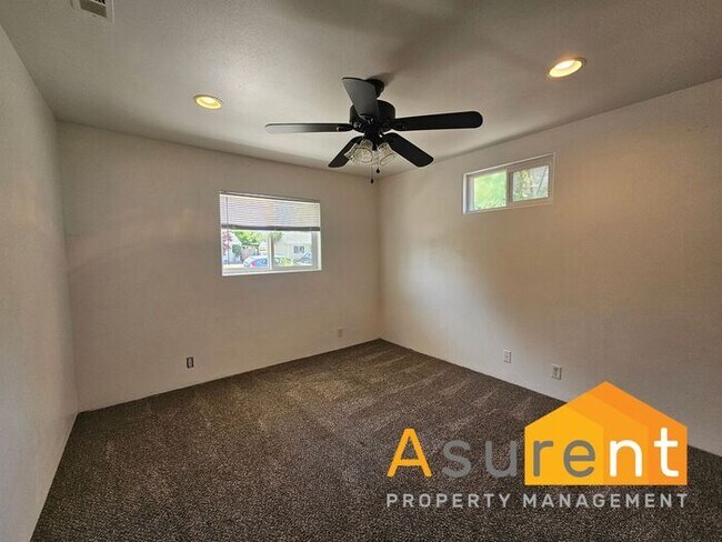 Building Photo - Spacious 3-Bedroom, 2-Bath Home in Convenient Medford Location