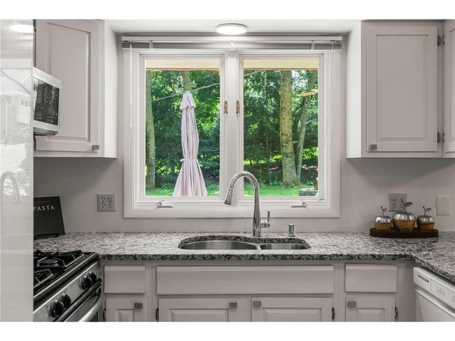 Building Photo - 14641 Crestview Ln