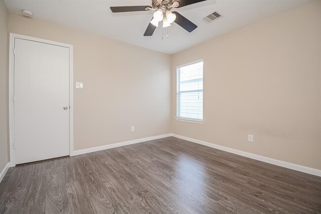 Building Photo - 13242 Skyview Landing Dr
