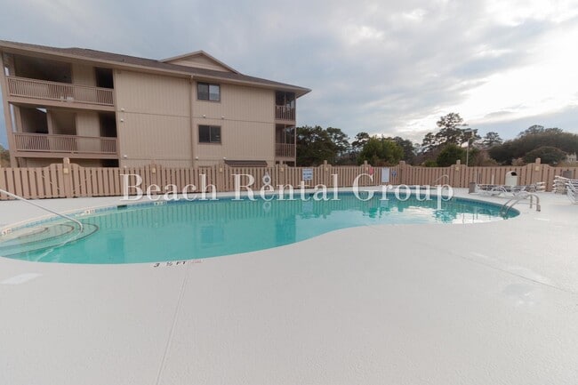 Building Photo - 4109 Pinehurst Cir