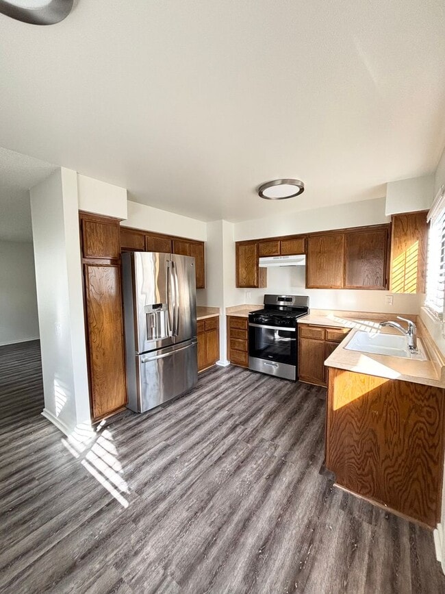 Building Photo - I412-420-P