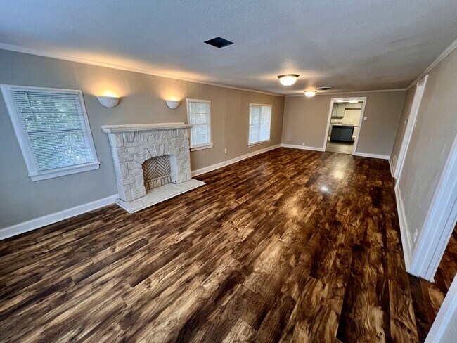 Building Photo - 5638 Curzon Ave