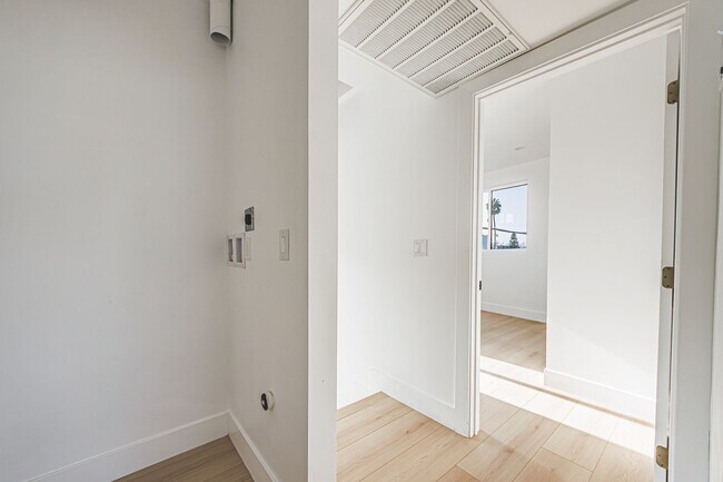 Building Photo - 13463 Beach Ave