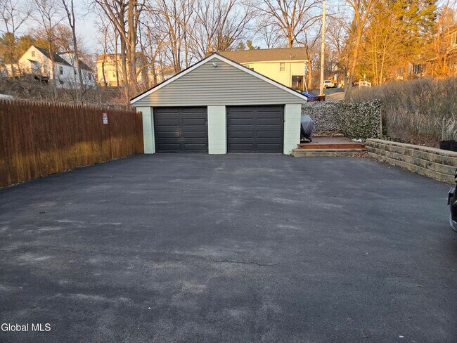 Building Photo - 669 Pawling Ave