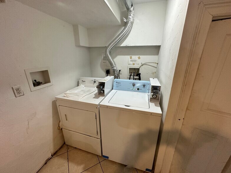 Building Photo - 135 Hillside St