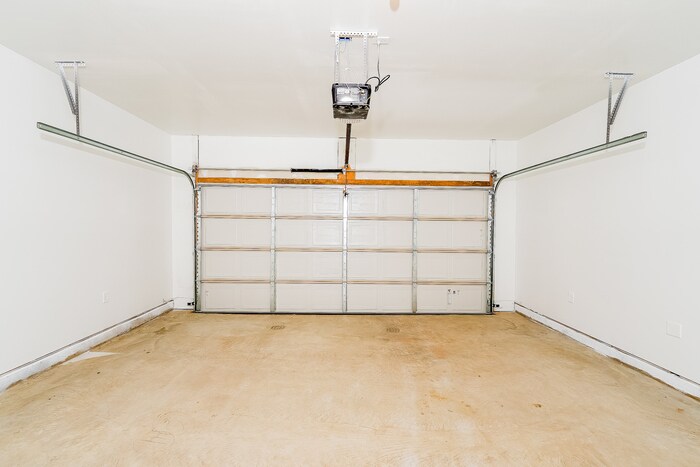 Building Photo - 60 Cottage Ln