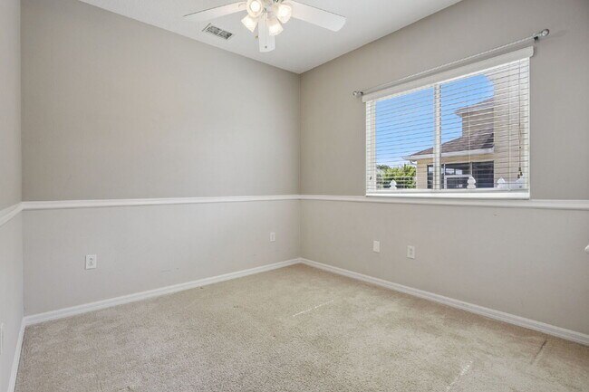 Building Photo - Spacious 3-Bedroom Gem with 2 Baths and 2238 Sq Ft of Comfort in Clermont!