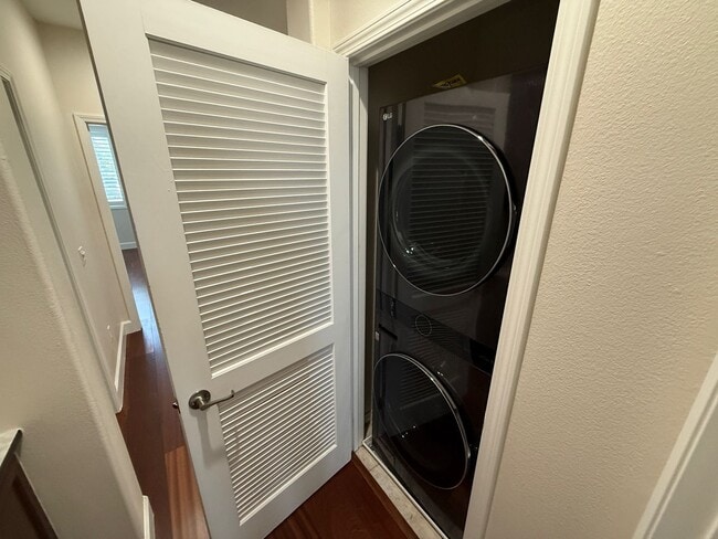 Building Photo - 3-Bedroom Townhome with Community Pool & S...