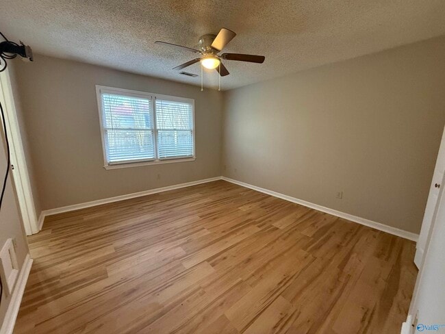 Building Photo - 143 Hollington Dr NE